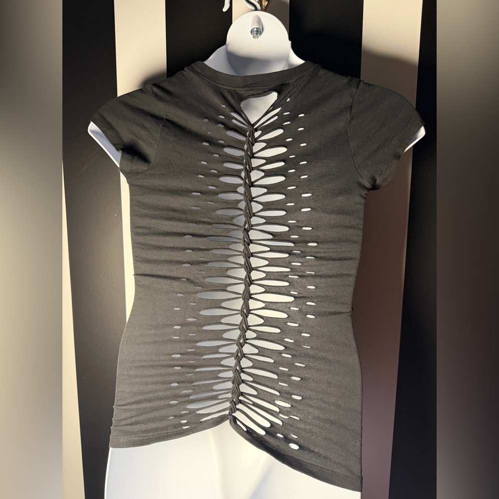 Black Cutout Twist-Back Women’s Tee - SZ Large